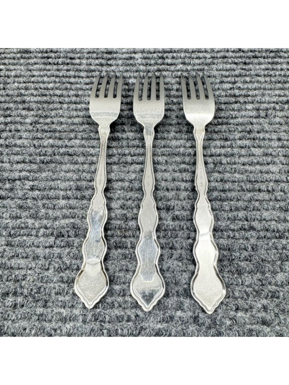 Lot Of 3 Oneida VALERIE Dinner Forks Distinction Deluxe HH Stainless - Picture 4 of 7